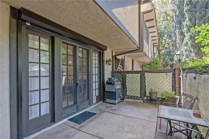 24440 Victory 15, Woodland Hills, California 91367