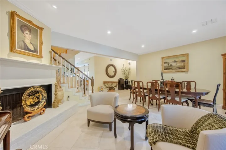 24440 Victory 15, Woodland Hills, California 91367