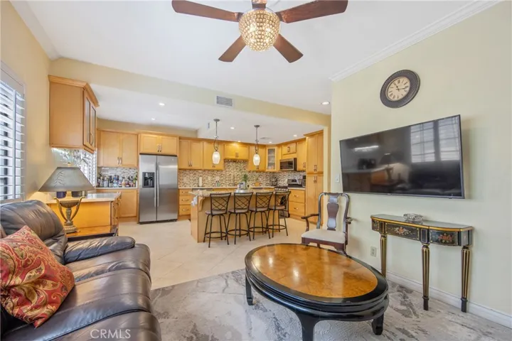 24440 Victory 15, Woodland Hills, California 91367