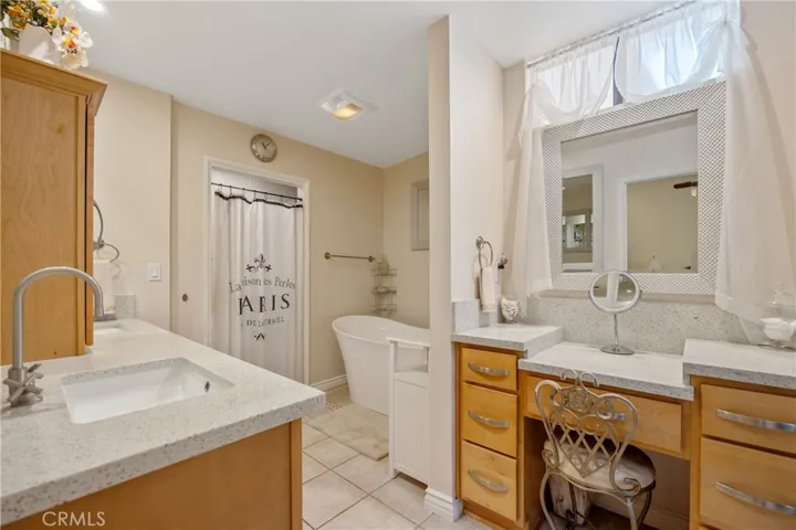 24440 Victory 15, Woodland Hills, California 91367