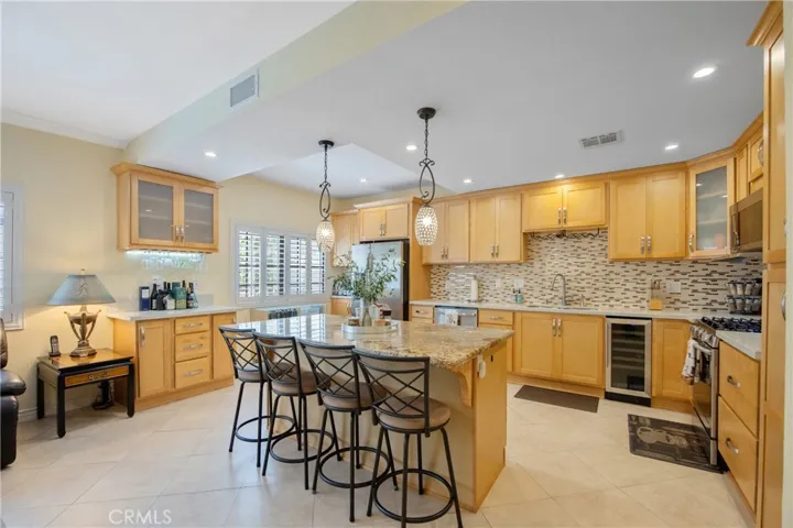 24440 Victory 15, Woodland Hills, California 91367
