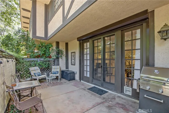 24440 Victory 15, Woodland Hills, California 91367