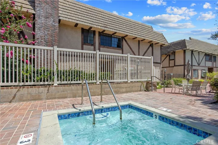 24440 Victory 15, Woodland Hills, California 91367