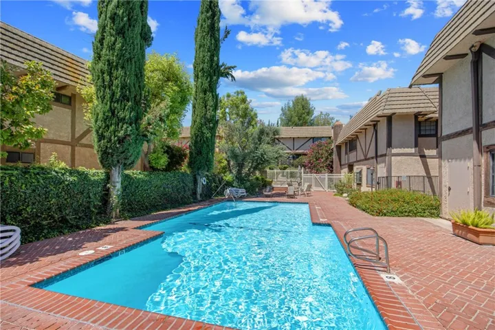 24440 Victory 15, Woodland Hills, California 91367