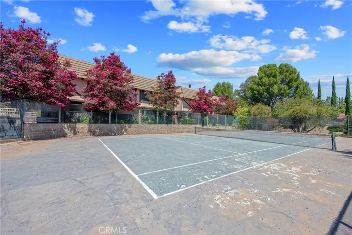 24440 Victory 15, Woodland Hills, California 91367