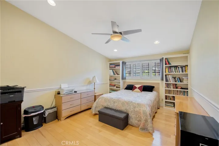 24440 Victory 15, Woodland Hills, California 91367