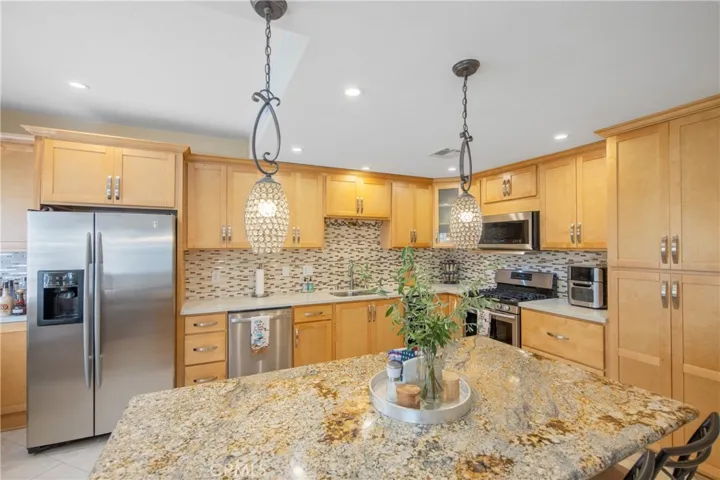 24440 Victory 15, Woodland Hills, California 91367
