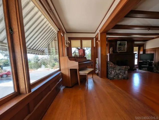 2561 S Albatross, San Diego, California 92101