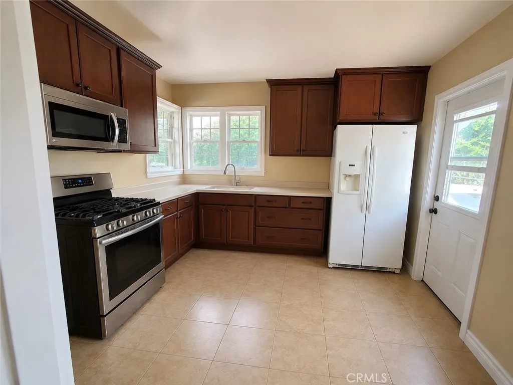 10008 Hunt, South Gate, California 90280 — photo 4
