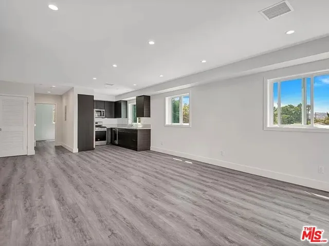 5752 Kester Avenue, Van Nuys, California 91411