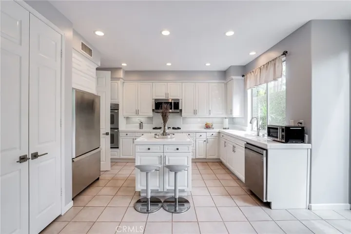 6885 Cambria Cove, Huntington Beach, California 92648