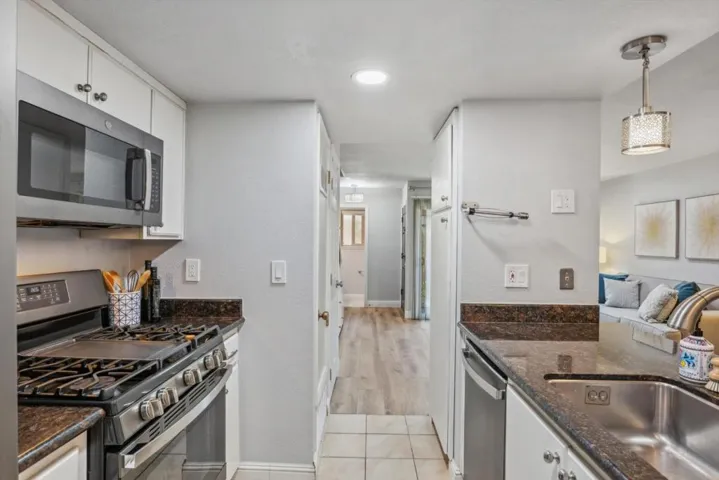 205 Red Oak Drive P, Sunnyvale, California 94086