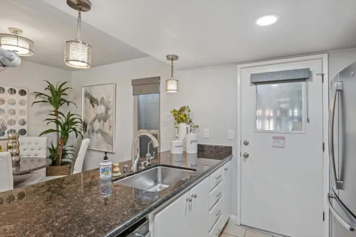 205 Red Oak Drive P, Sunnyvale, California 94086