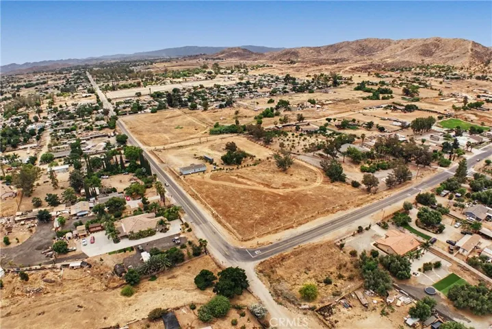 343 220-026, Perris, California 92570