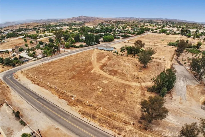 343 220-026, Perris, California 92570
