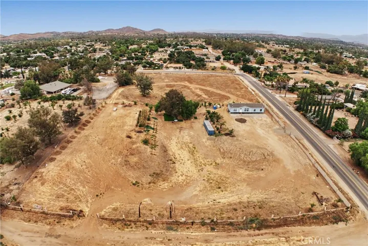 343 220-026, Perris, California 92570