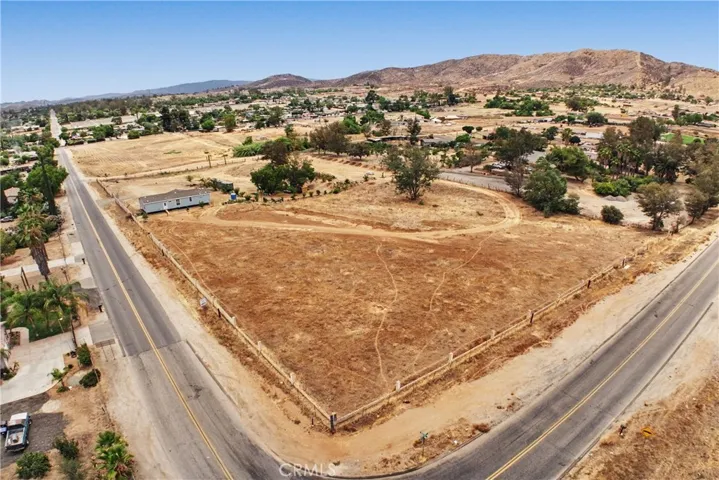 343 220-026, Perris, California 92570