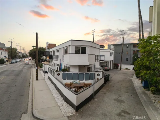 3906 Pacific Avenue, Marina Del Rey, California 90292