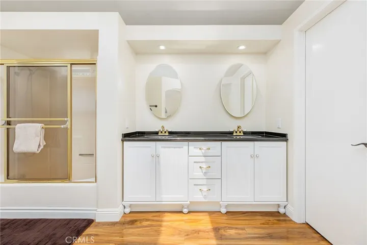 Primary Bath w/ dual sinks...