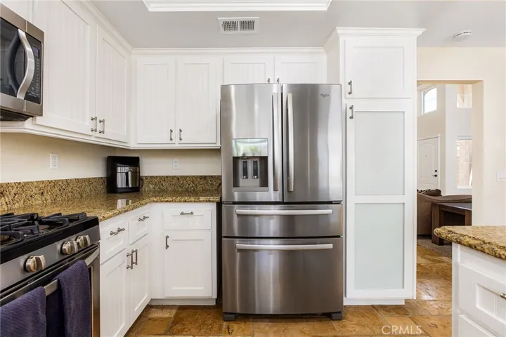 Yes the fridge stays...