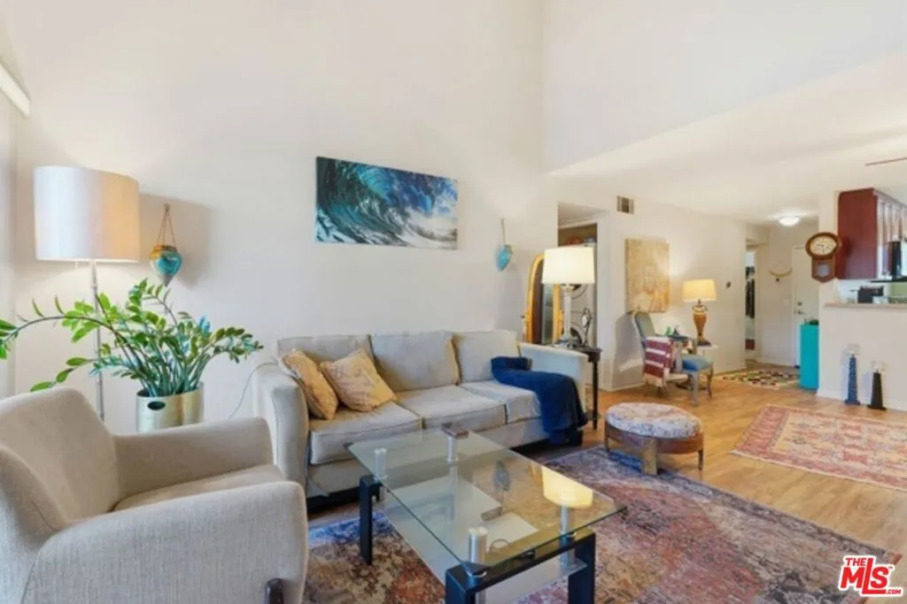 21450 Burbank Boulevard 314, Woodland Hills, California 91367 — photo 5