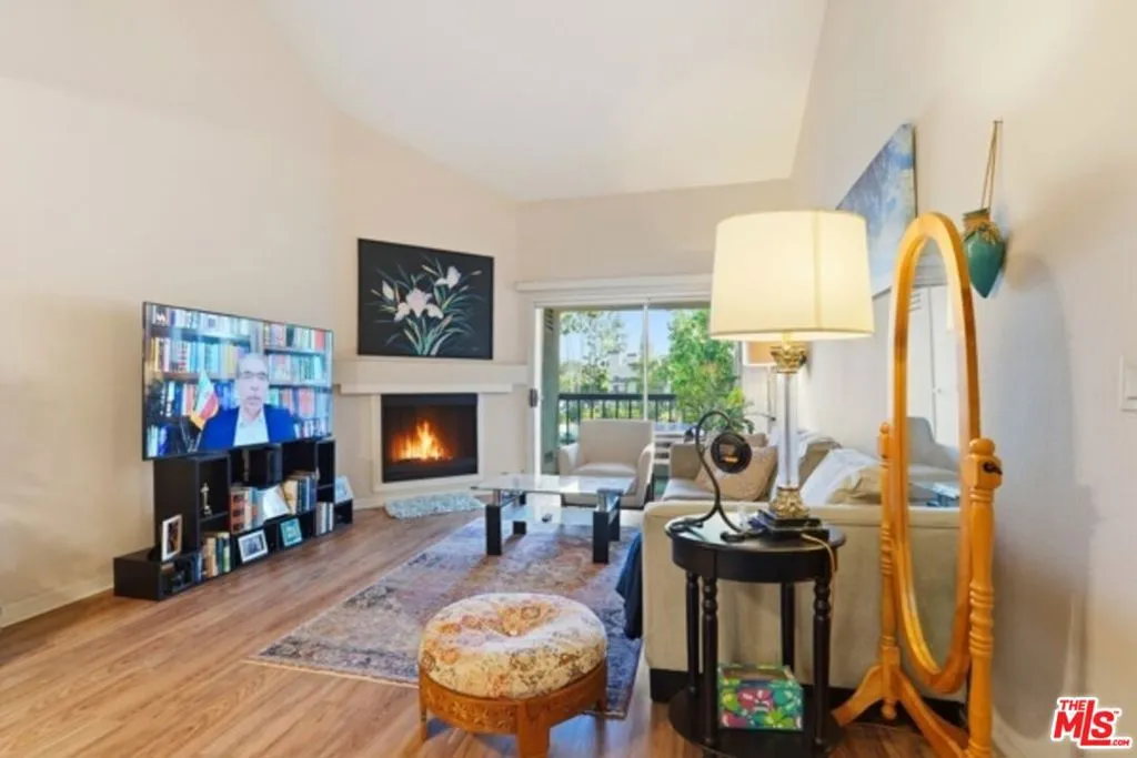 21450 Burbank Boulevard 314, Woodland Hills, California 91367 — photo 4
