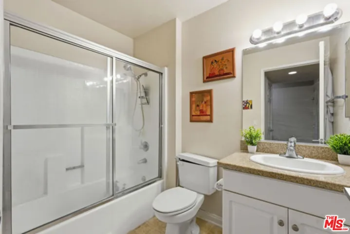 21450 Burbank Boulevard 314, Woodland Hills, California 91367