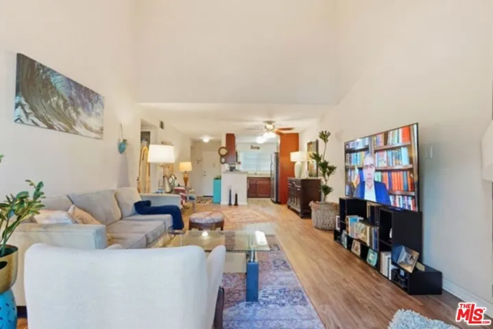 21450 Burbank Boulevard 314, Woodland Hills, California 91367