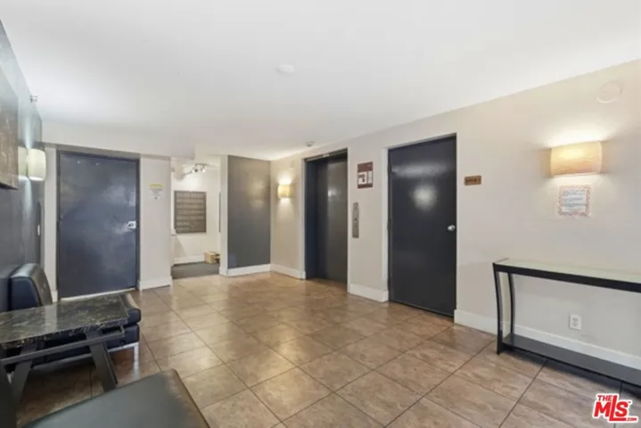 21450 Burbank Boulevard 314, Woodland Hills, California 91367