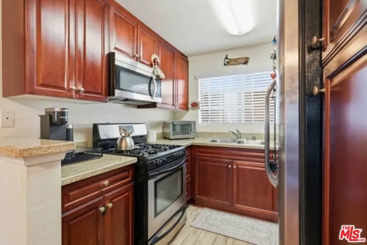 21450 Burbank Boulevard 314, Woodland Hills, California 91367