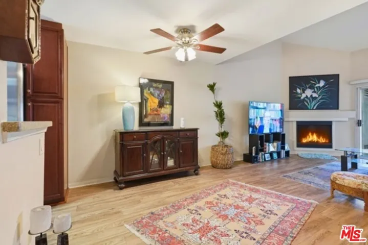 21450 Burbank Boulevard 314, Woodland Hills, California 91367