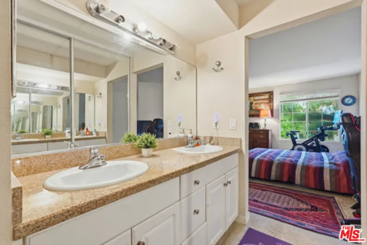 21450 Burbank Boulevard 314, Woodland Hills, California 91367