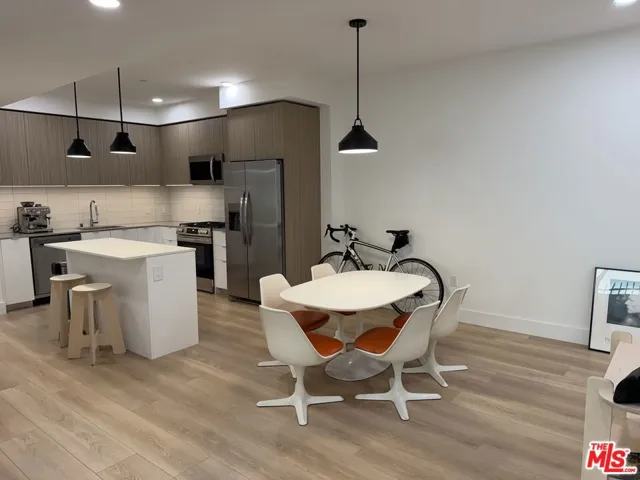 12078 Guerin 207, Studio City, California 91604