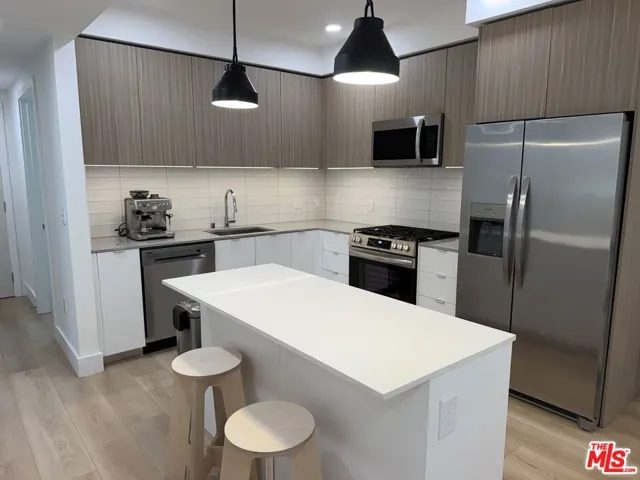 12078 Guerin 207, Studio City, California 91604