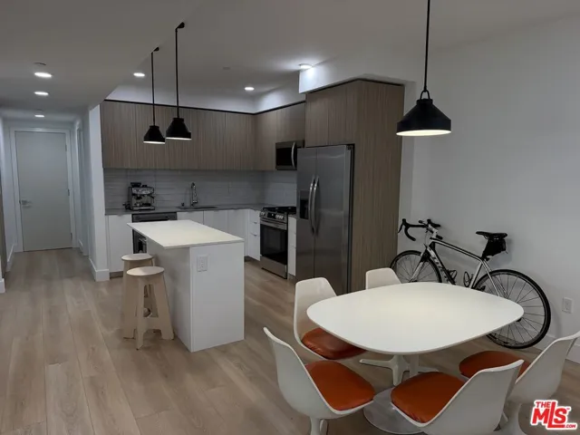 12078 Guerin 207, Studio City, California 91604