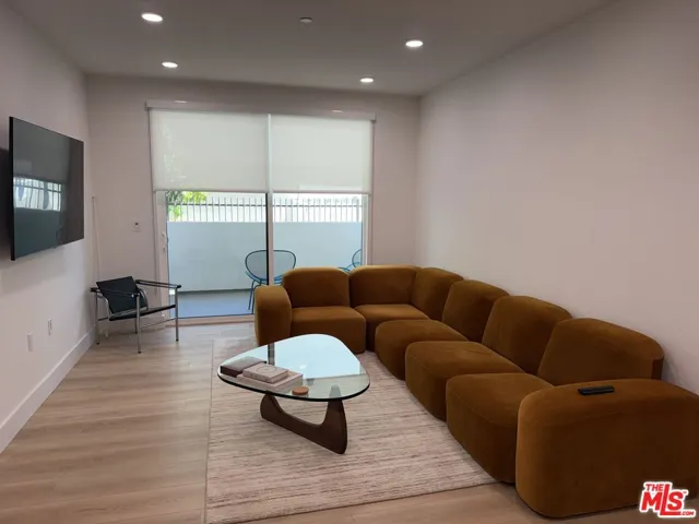 12078 Guerin 207, Studio City, California 91604