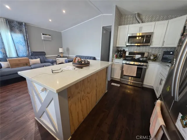 4300 Holt 76, Montclair, California 91763