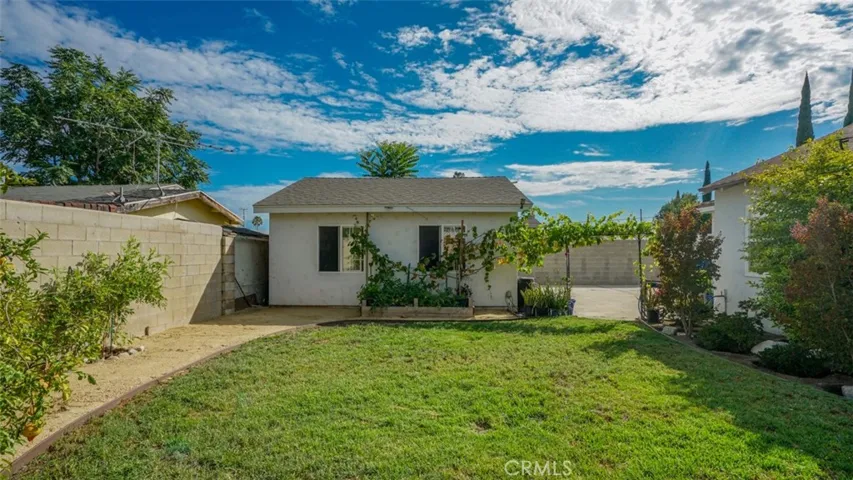 15370 Kadota, Sylmar, California 91342