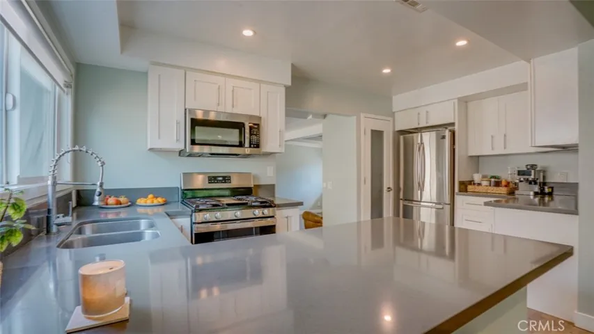 15370 Kadota, Sylmar, California 91342