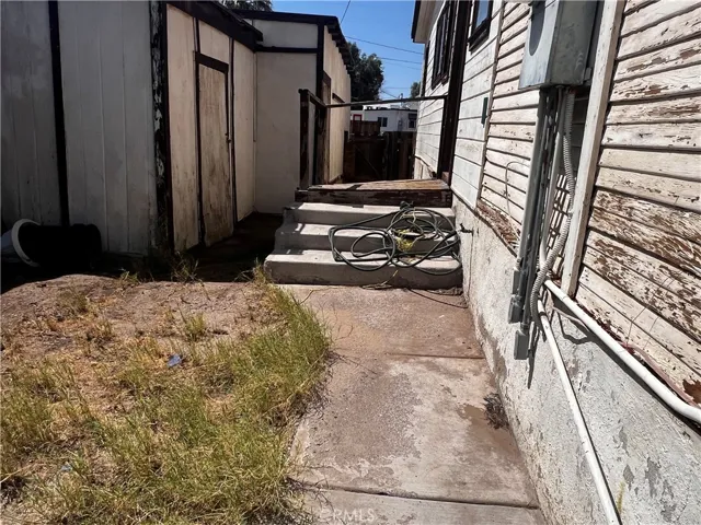 421 Palm Way, Needles, California 92363