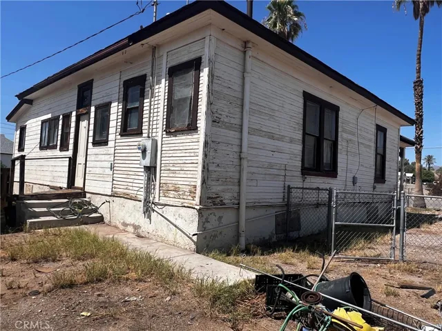 421 Palm Way, Needles, California 92363