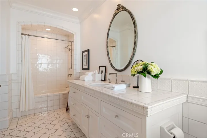 2411 Bayshore, Newport Beach, California 92663