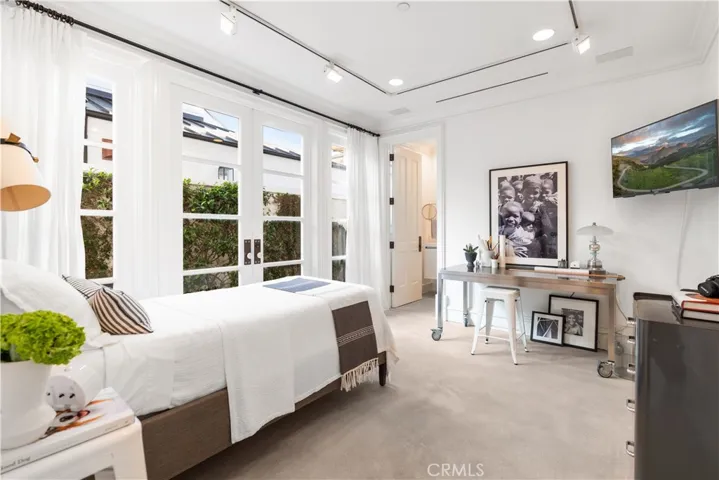 2411 Bayshore, Newport Beach, California 92663