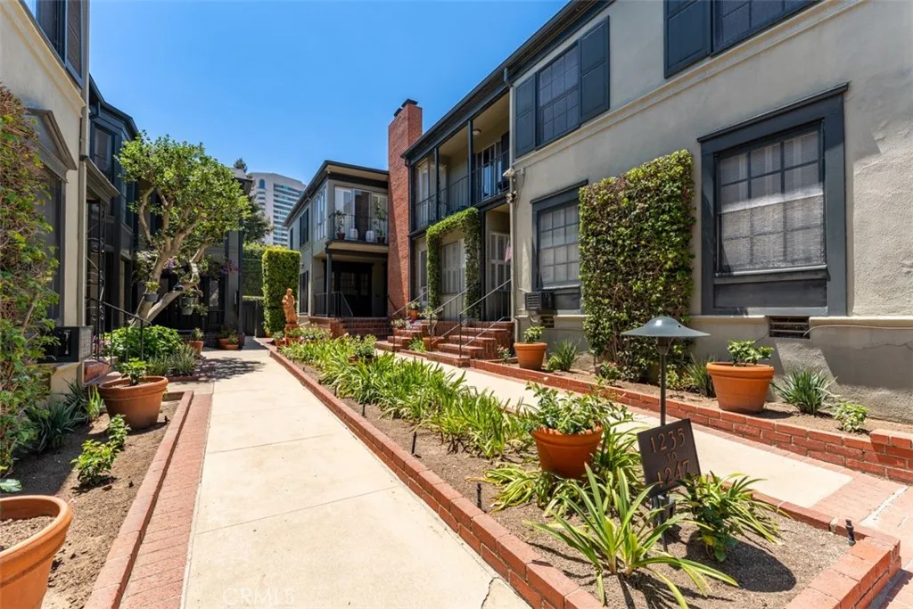 1235 S Beverly Glen Boulevard, Los Angeles, California 90024 — photo 4