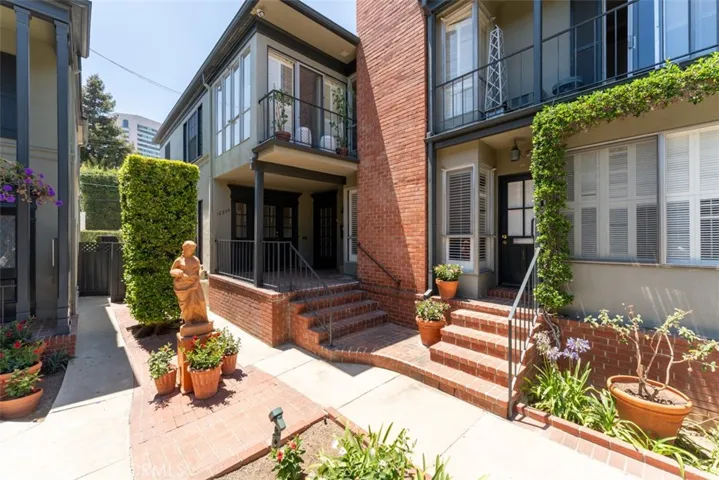 1235 S Beverly Glen Boulevard, Los Angeles, California 90024