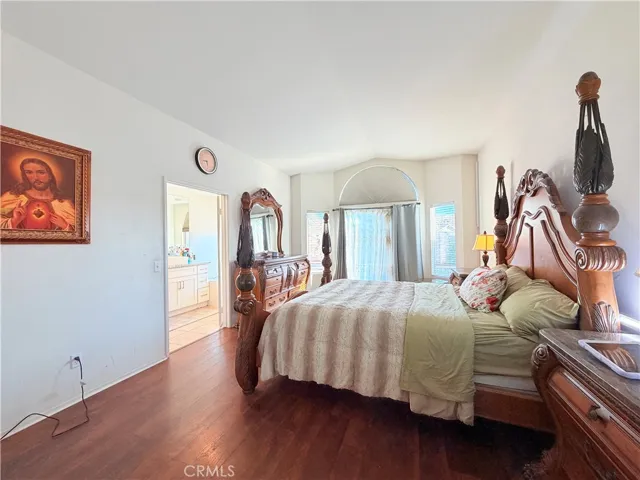 20350 Calhaven, Saugus, California 91390
