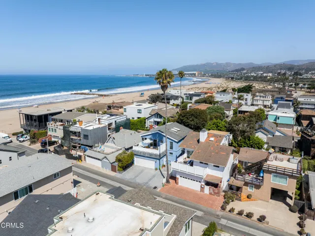 Only 6 houses from the sand!
