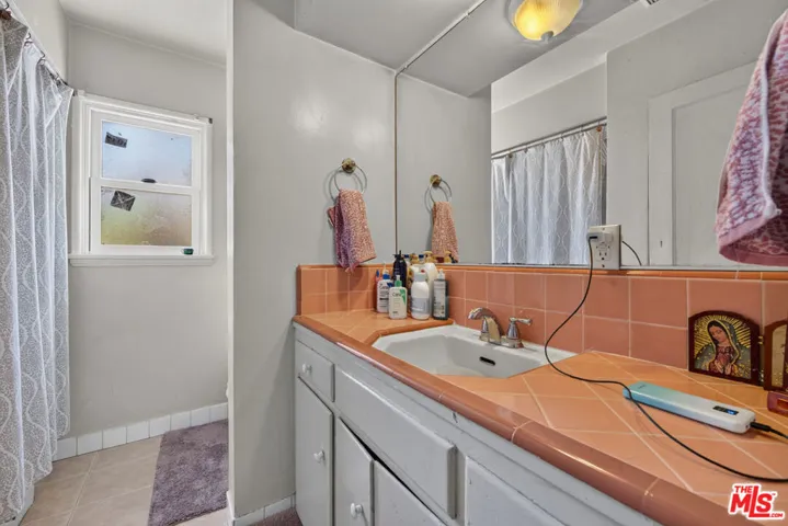11232 Keswick Street, Los Angeles, California 91352