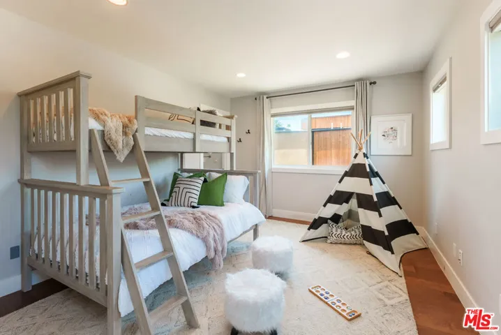 961 S Gretna Green Way, Los Angeles, California 90049