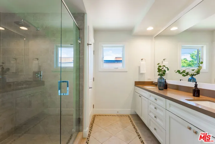 961 S Gretna Green Way, Los Angeles, California 90049